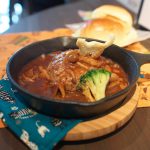 ハンバーグの上にネコがいる!?日暮里にある店内のあちこちにネコの工夫がなされた七面坂ネコジタヤでランチを食べてみた #地域ブログ