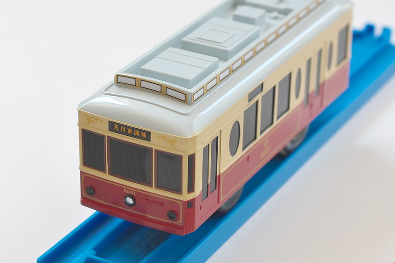 東京さくらトラム(都電荒川線)9000形(9001号車)のプラレールが発売開始 | 荒川区のはなし