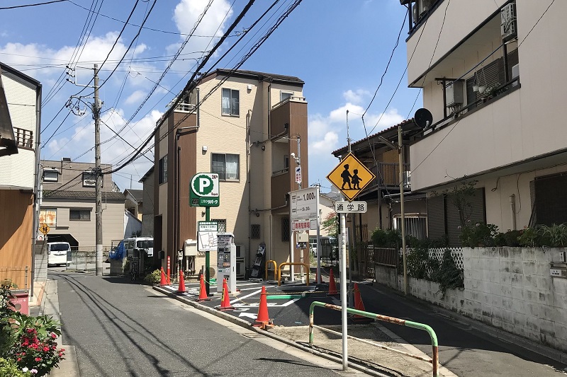 東京都荒川区の暗渠となった江川堀沿いの三角地帯にあった家屋が駐車場になりました