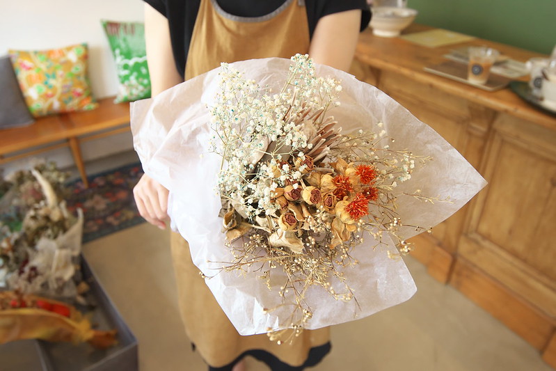 ロスフラワーを救って部屋に花がある生活をしてみませんか?西尾久にあるアラカワイイビレッジでドライフラワーのブーケが1200円で販売中