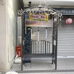 東尾久にあるおぐぎんざ商店街に「おぐぎんざふれあいイルミネーション フォトスポット」が設置中