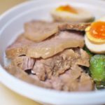 町屋駅前にある人気ラーメン店「麺家 千祥」でテイクアウト販売されている「ネギチャー丼」が美味しい！