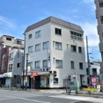 三河島駅前で53年営業していた酒蔵 若松の建物の解体工事が始まります