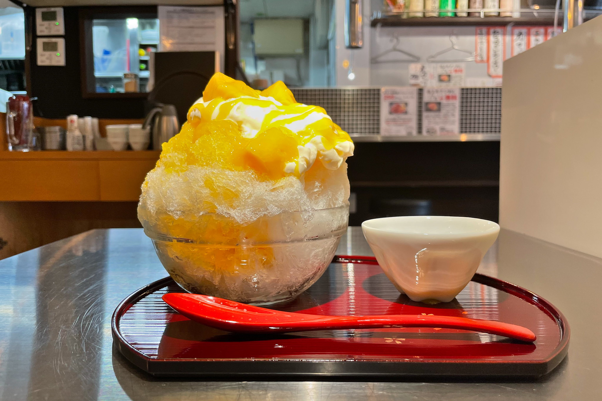 町屋にかき氷屋さんの 氷りゃんせ がオープン ふわっふわなマンゴーのかき氷を食べてみた 荒川区のはなし