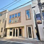 尾久本町通りにできた新築のおしゃれな雰囲気の建物がテナント募集中