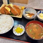 町屋駅前にあるビルの地下1階 昔ながらの食堂でまぐろメンチカツの定食を食べてみた